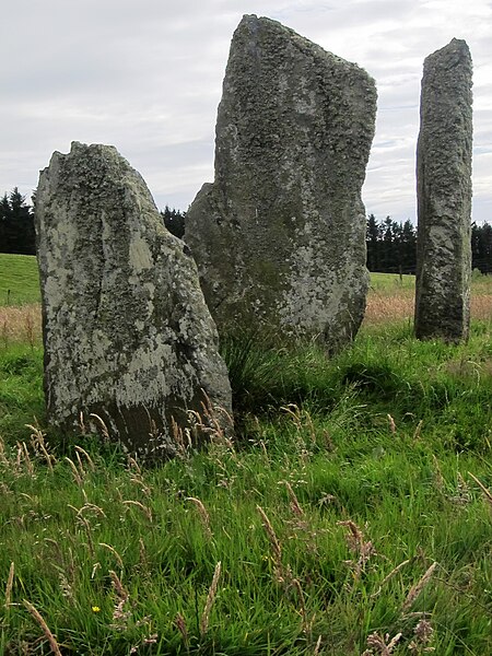 File:Ballochroy,Standing Stones Group.jpg