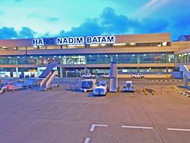 Bandara Internasional Hang Nadim en Night.jpg