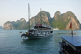 Ha Long Koyu'nda Tekne (6) .jpg