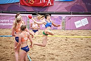 Deutsch: Beachhandball bei den Olympischen Jugendspielen 2018; Tag 6, 12. Oktober 2018; Mädchen, Hauptrundenspiel – Ungarn-Niederlande 2:1 English: Beach handball at the 2018 Summer Youth Olympics at 12 October 2018 – Girls Main Round – Hungary-Netherlands 2:1