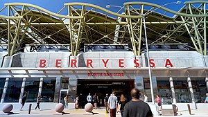 貝里埃薩／北聖何塞捷運站入口，2020年5月