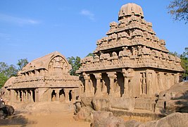 Pancha Rathas ( „Pět vozů“), monolitické chrámy Mahābalipuram.