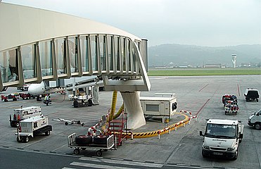 Bilbao Airport finger.jpg