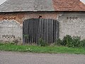 Čeština: Vrata stodoly v Biskoupkách. Okres Rokycany, Česká republika. English: Gate of a barn in Biskoupky, Rokycany District, Czech Republic.