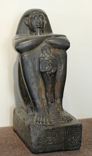 <span class="mw-page-title-main">Block statue</span> Egyptian Middle Kingdom memorial statue