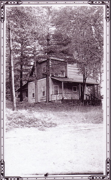 File:Bon Echo Inn Cement House - circa 1935 (20121638014).jpg