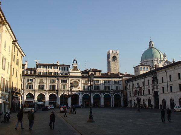 The team presentation ceremony took place on 10 May at the Piazza della Loggia in Brescia.