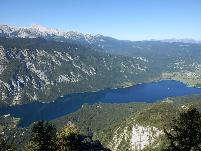 File:Brqx tri12esl pers - Eslovenia - Bohinj - Alpes Julianos Teleferico - Triglav National Park brqx 2012 mountain (53086273414).jpg