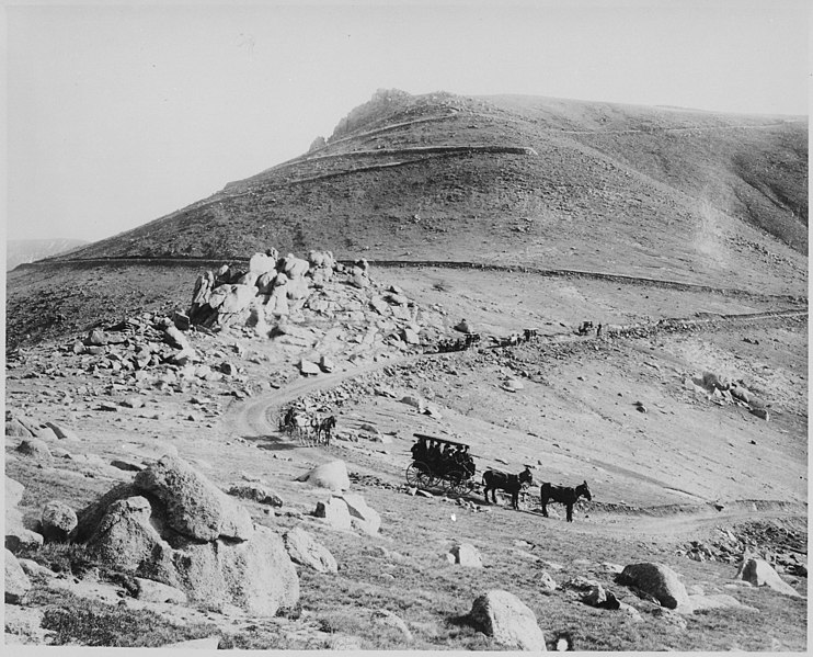 File:Buckboard and coaches zigzagging down the "W" Pike's Peak carriage road, Colorado, 1911 - NARA - 513355.jpg