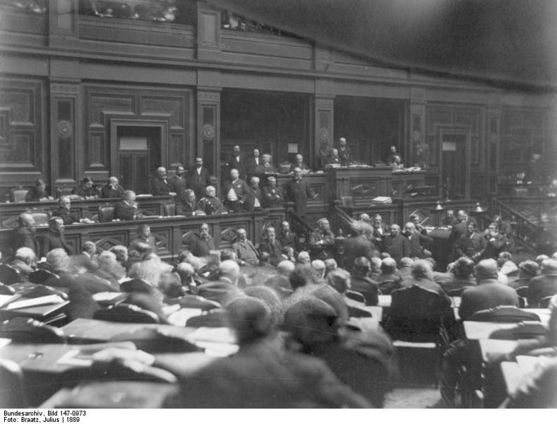 File:Bundesarchiv Bild 147-0973, Reichstag, Plenarsitzungssaal.jpg