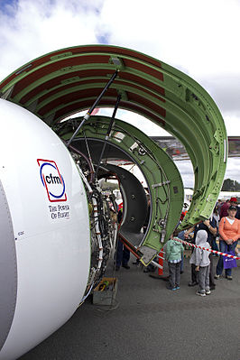 CFM International CFM56-7B26 monterad på Qantas (VH-VZY) Boeing 737-838 (WL) på Canberra flygplats öppet dag (2).jpg