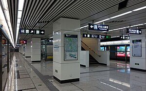 CHANGCHUNQIAO станциясының платформасы 20130701.JPG