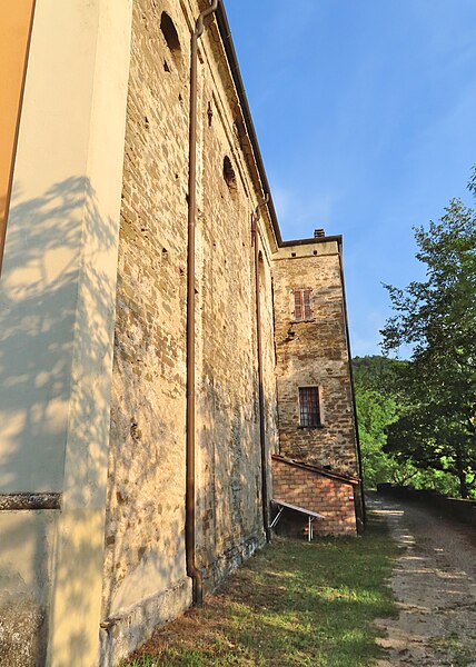 File:Chiesa dei Santi Vito, Modesto e Crescenzia (Pieve di Gravago, Bardi) - lato ovest 2022-06-14.jpg