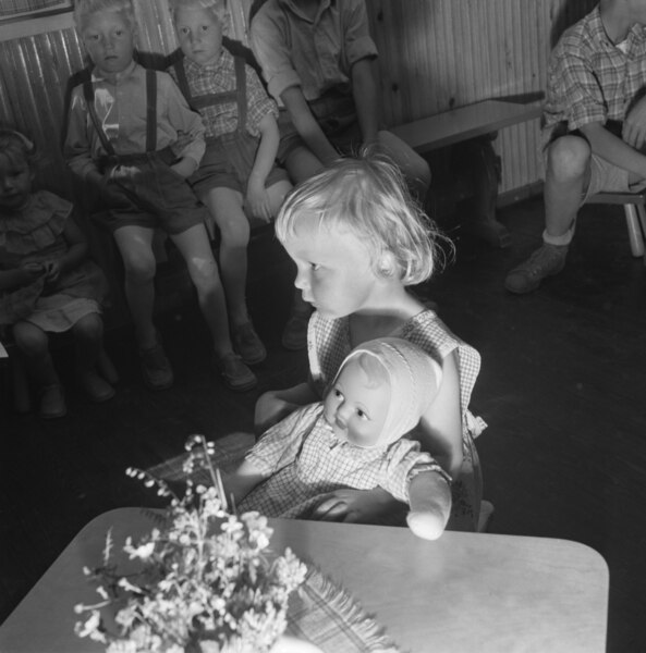 File:Childcare in a park 1955 (JOKAUAS2 3170-13).tif