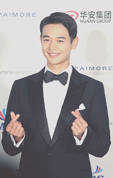 File:Choi Min-ho at the 54th Grand Bell Awards 07.jpg