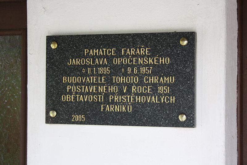 File:Chotiněves, evangelický kostel, pamětní deska (2).jpg