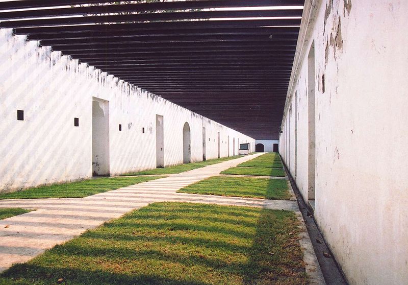 File:Chulachomklao fort walkway.jpg