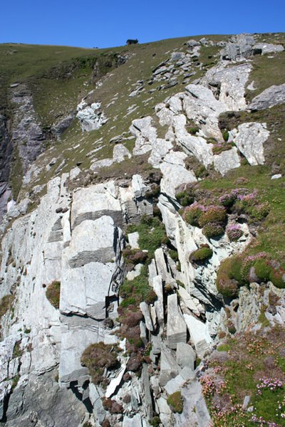 File:Cliffs west of Dunganmore Head, Valencia Island - geograph.org.uk - 451927.jpg