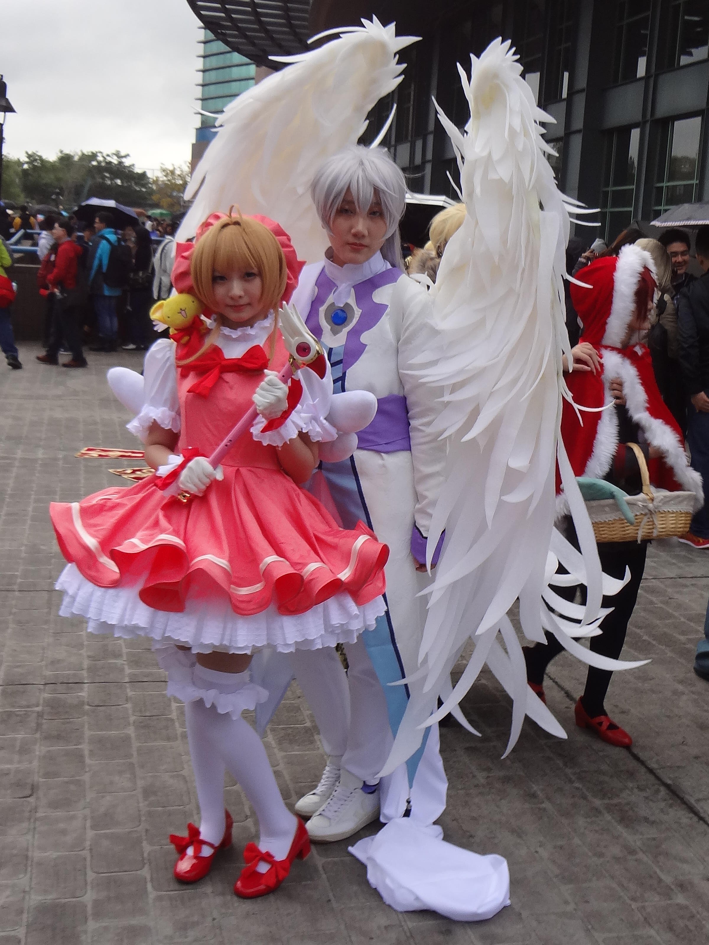 File:Cosplayers of Sakura Kinomoto and Yue 20181208a.jpg - Wikipedia