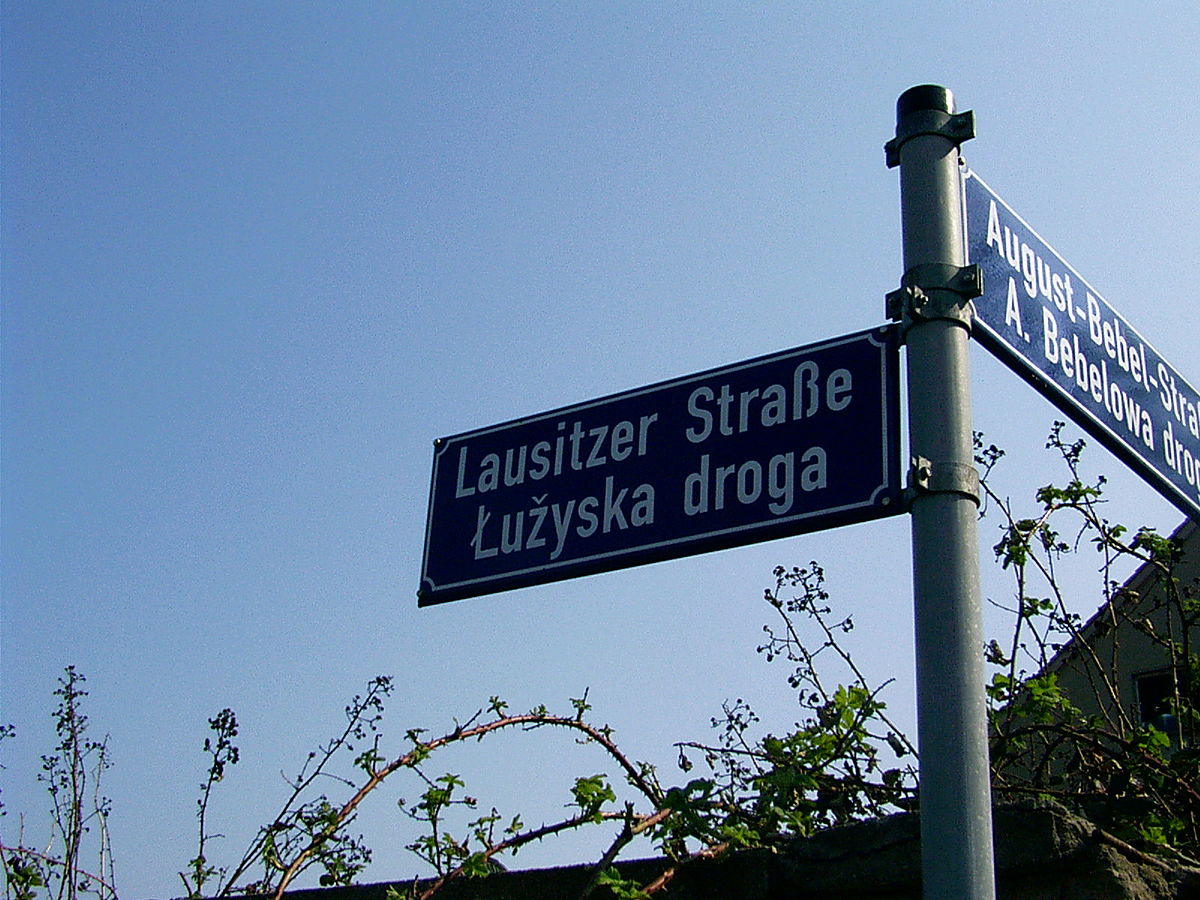 Datei:Cottbus zweisprachige Straßenbezeichnung.jpg – Wikipedia