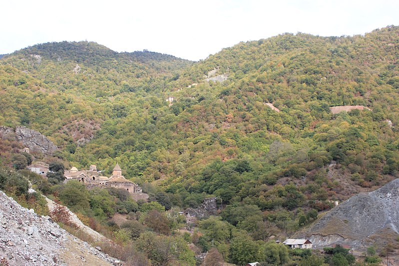 File:Dadivank Monastery 2017 01.jpg