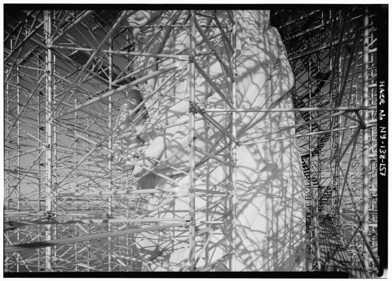 File:Detail of scaffolding and robes at midsection, December, 1985 - Statue of Liberty, Liberty Island, Manhattan, New York, New York County, NY HAER NY,31-NEYO,89-157.tif