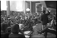 Dichtmanifestatie Poetry International in De Doelen, 1972[1]