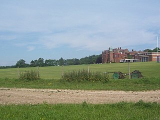 <span class="mw-page-title-main">Oakham Hill</span> Hill in Hampshire, England