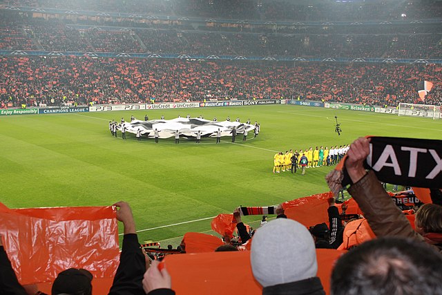 Shakhtar Donetsk against Arsenal in the 2010–11 UEFA Champions League