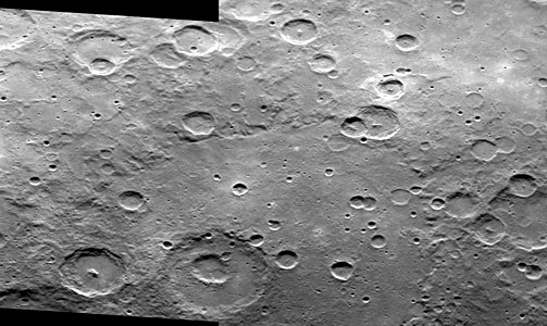 Dostoevskij crater EN0213227304M EN0213230544M.jpg