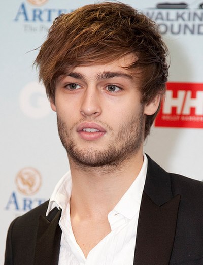 Douglas Booth Net Worth, Biography, Age and more
