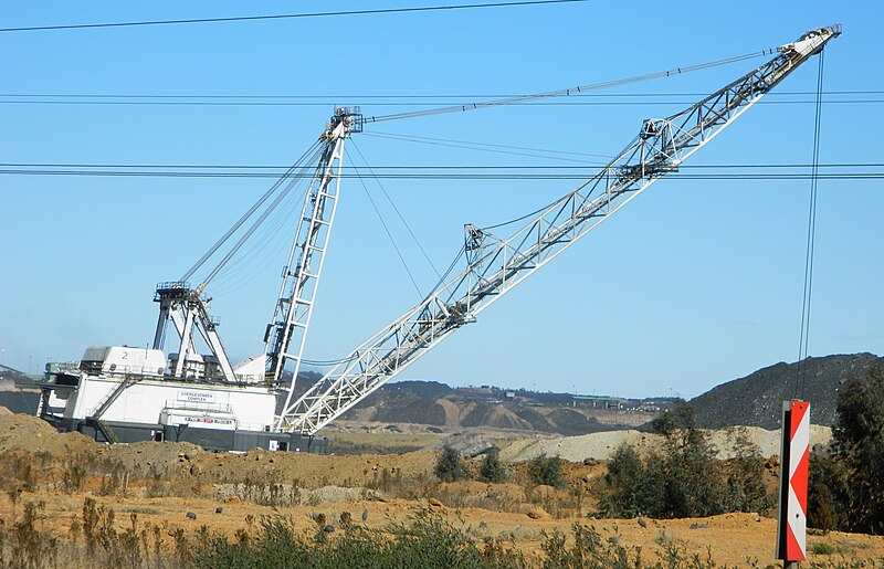 File:Dragline at Goedgevonden Open Cast Mine Ogies. (28750247946).jpg