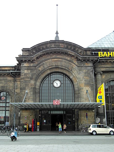 File:Dresden - Bahnhof Neustadt (7659189410).jpg