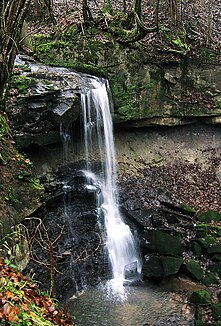 Wasserfall des Edenbachs kurz vor seiner Mündung