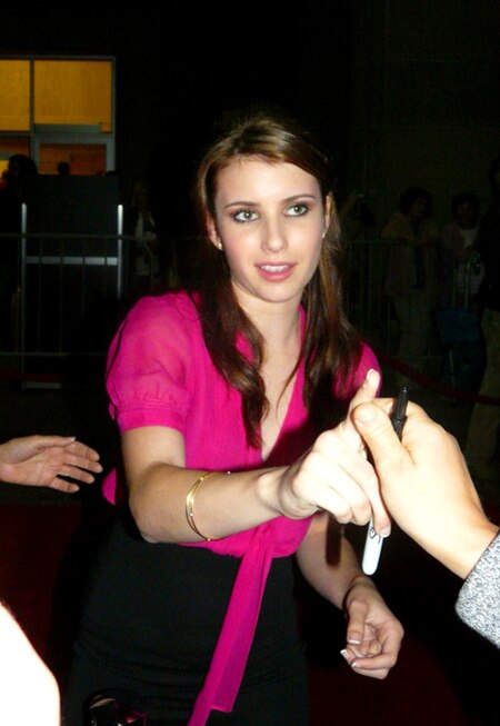 Roberts signing autographs in 2008