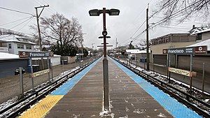 Boş CTA Brown Line Francisco Station.jpg