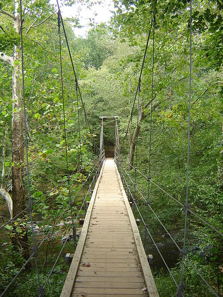 File:Eno Park Footbridge.jpg