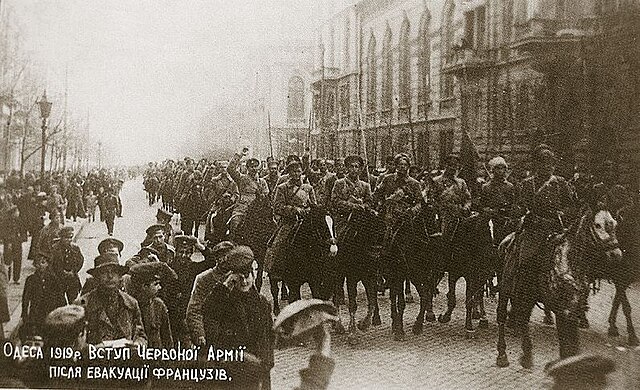 The 6th Ukrainian Soviet Division [ru] of ataman Nykyfor Hryhoriv, during their entry into Odesa, in April 1919.