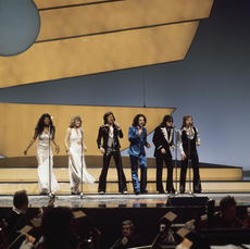 Eurovision Song Contest 1976 rehearsals - Germany - Les Humphries Singers 9.png