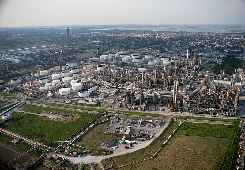 File:FEMA - 37677 - Aerial of a Louisiana oil refinary repaired since Katrina.jpg