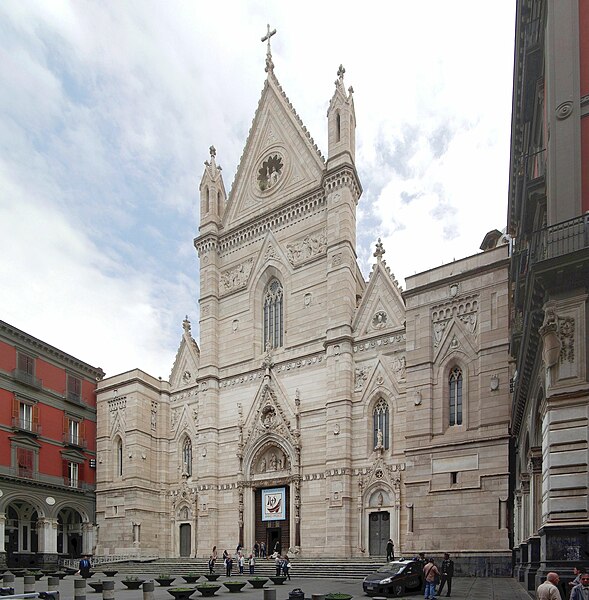 File:Facciata Duomo di Napoli - BW 2013-05-16.jpg
