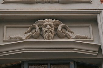 Detail of the facade/ detalle de la fachada