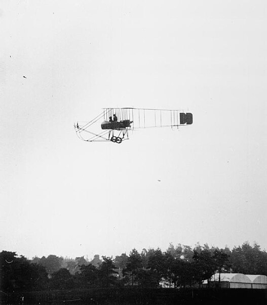 File:Farman pusher biplane RAE-O616A.jpg