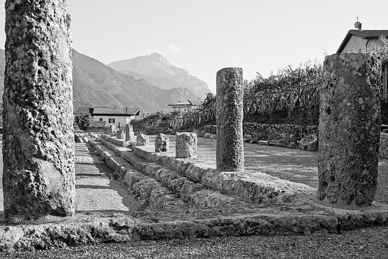 File:Foro Romano 8 - Zuglio.jpg