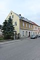 Čeština: Jižní pohled na dům číslo popisné 170 ve frýdlantské ulici Míru.