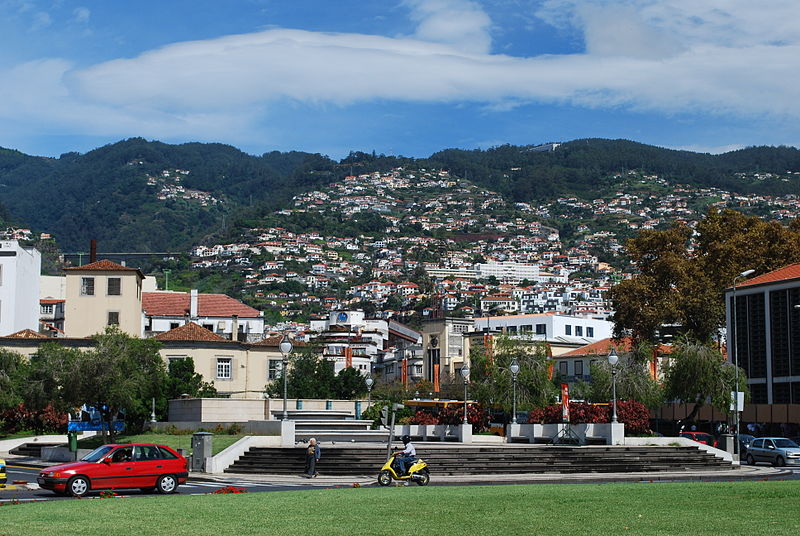 File:Funchal-Praça da Autonomia.jpg