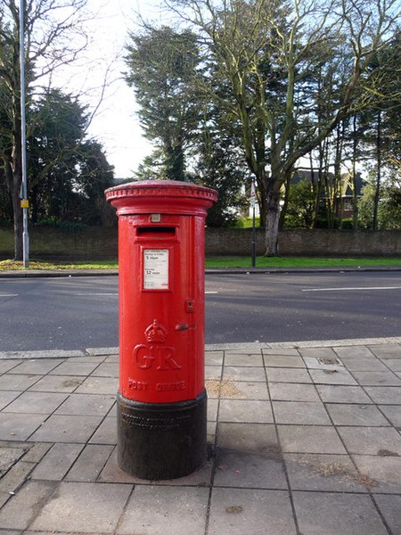 File:George V Pillar Box, Southgate Green, London N14 - geograph.org.uk - 1633135.jpg