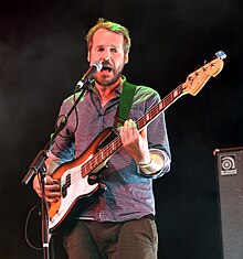 Gisbert zu Knyphausen playing bass for Olli Schulz (Open Flair 2015) Gisbert zu Knyphausen with Olli Schulz beim Open Flair 2015 (12 by Yellowcard).jpg