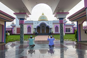 Baitul Aman Jame Masjid also known as Guthia Mosque, located at Wazirpur in Barisal, Bangladesh. Photograph: Azim Khan Ronnie CC-BY-SA-4.0