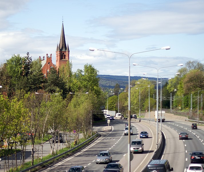 File:Høvik kirke.jpg